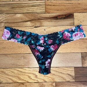 NWOT Hanky Panky Signature Lace low rise Thong Panties. Pink/green/black floral